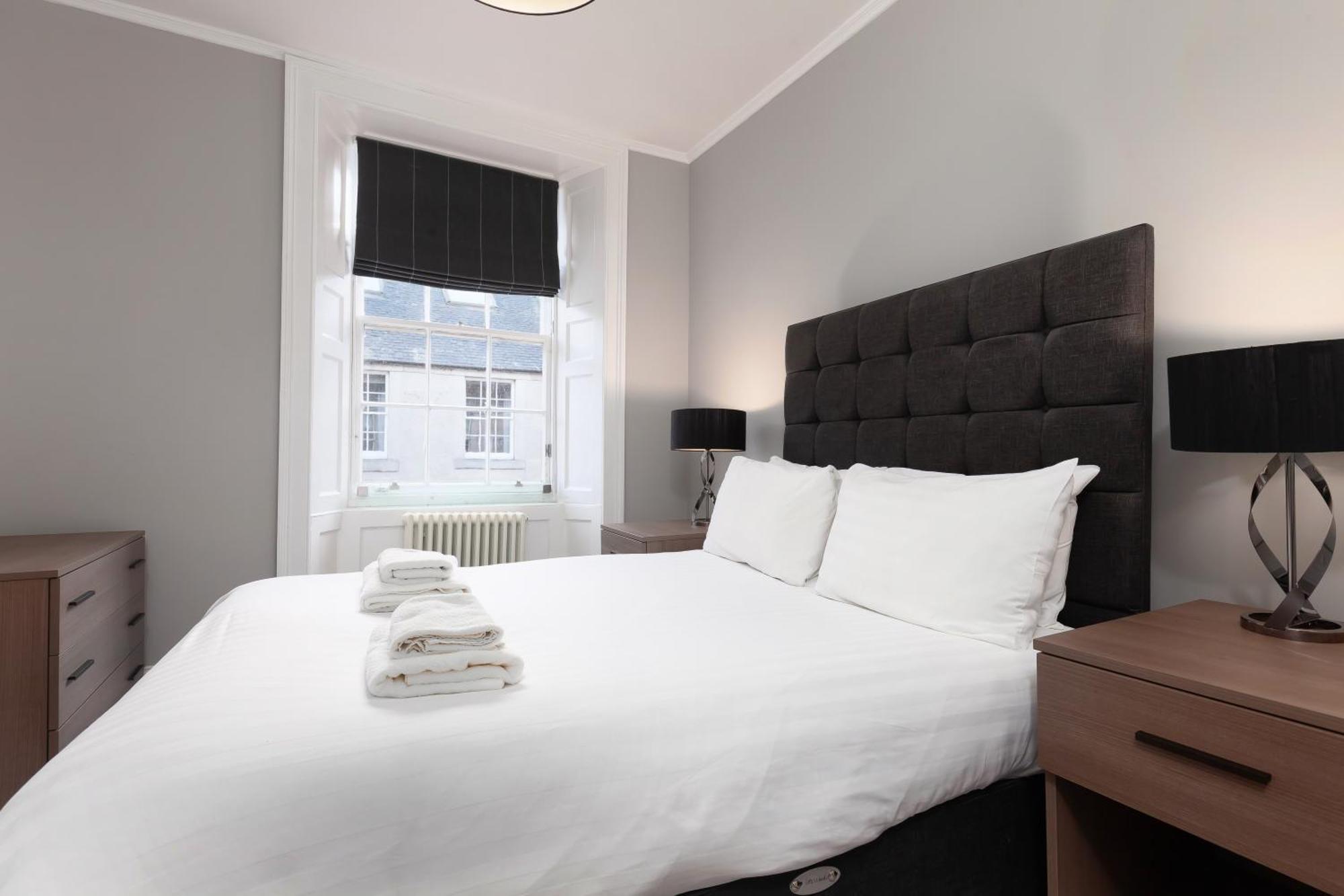 Destiny Scotland - Hill Street Apartments Edinburgh Bagian luar foto