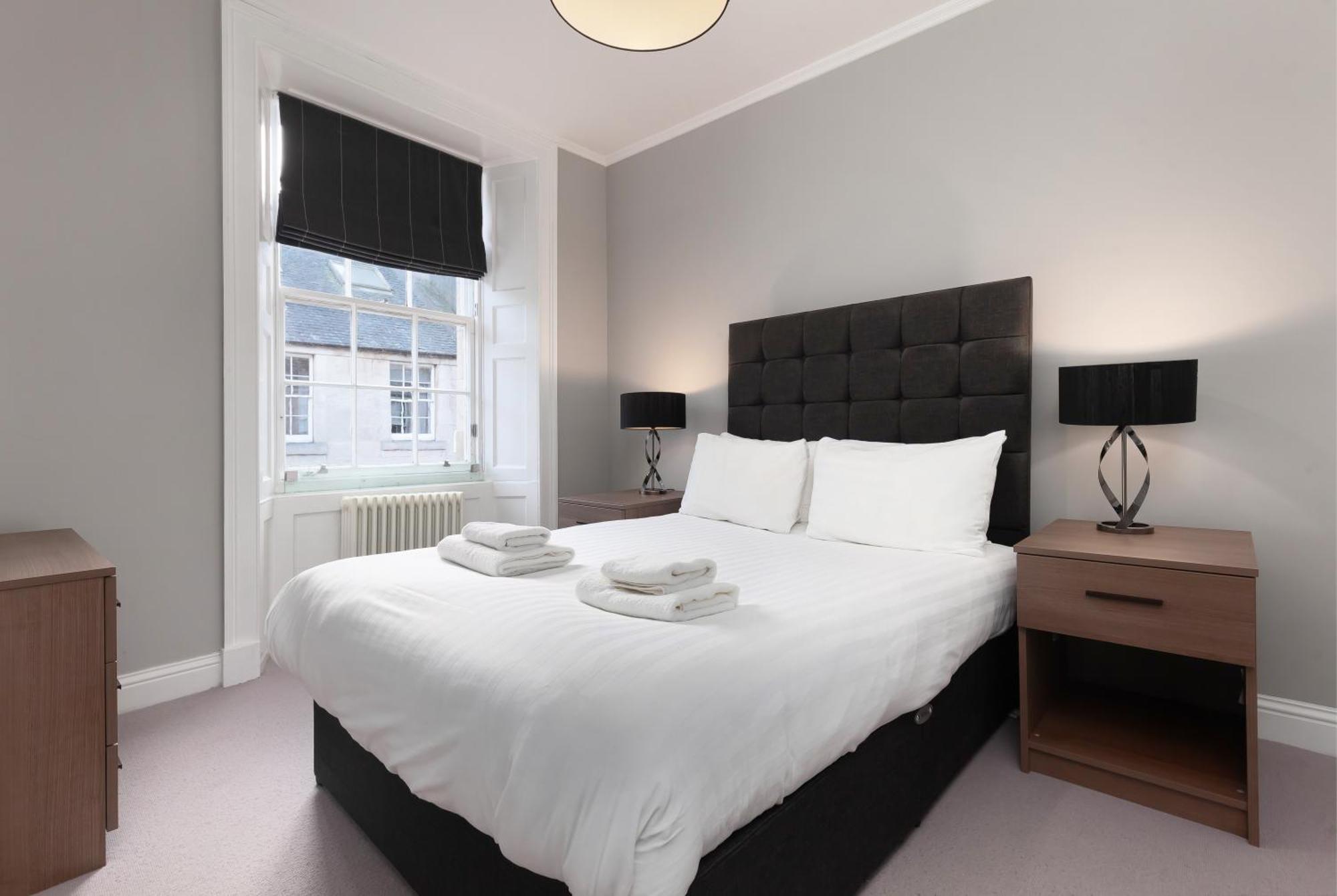Destiny Scotland - Hill Street Apartments Edinburgh Bagian luar foto